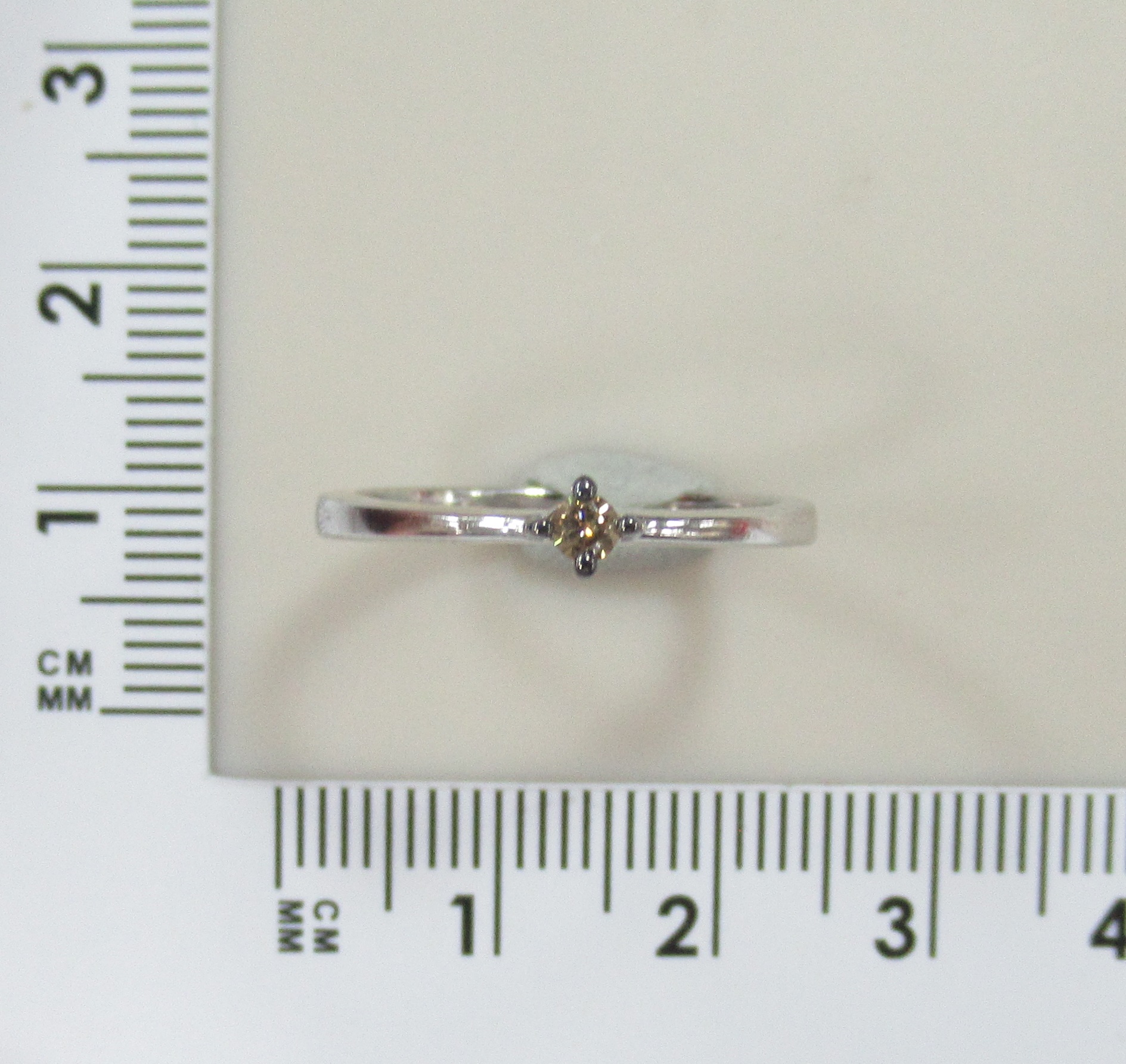 Серебряное кольцо с коньячным бриллиантом